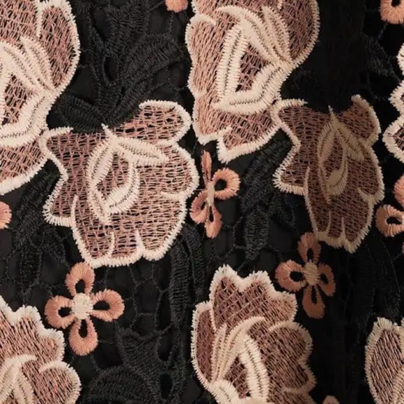 J.MarieTalia Floral Lace Mandarin Collar Bell Mid Sleeve Shift Above Knee Dress - Picture 4 of 4